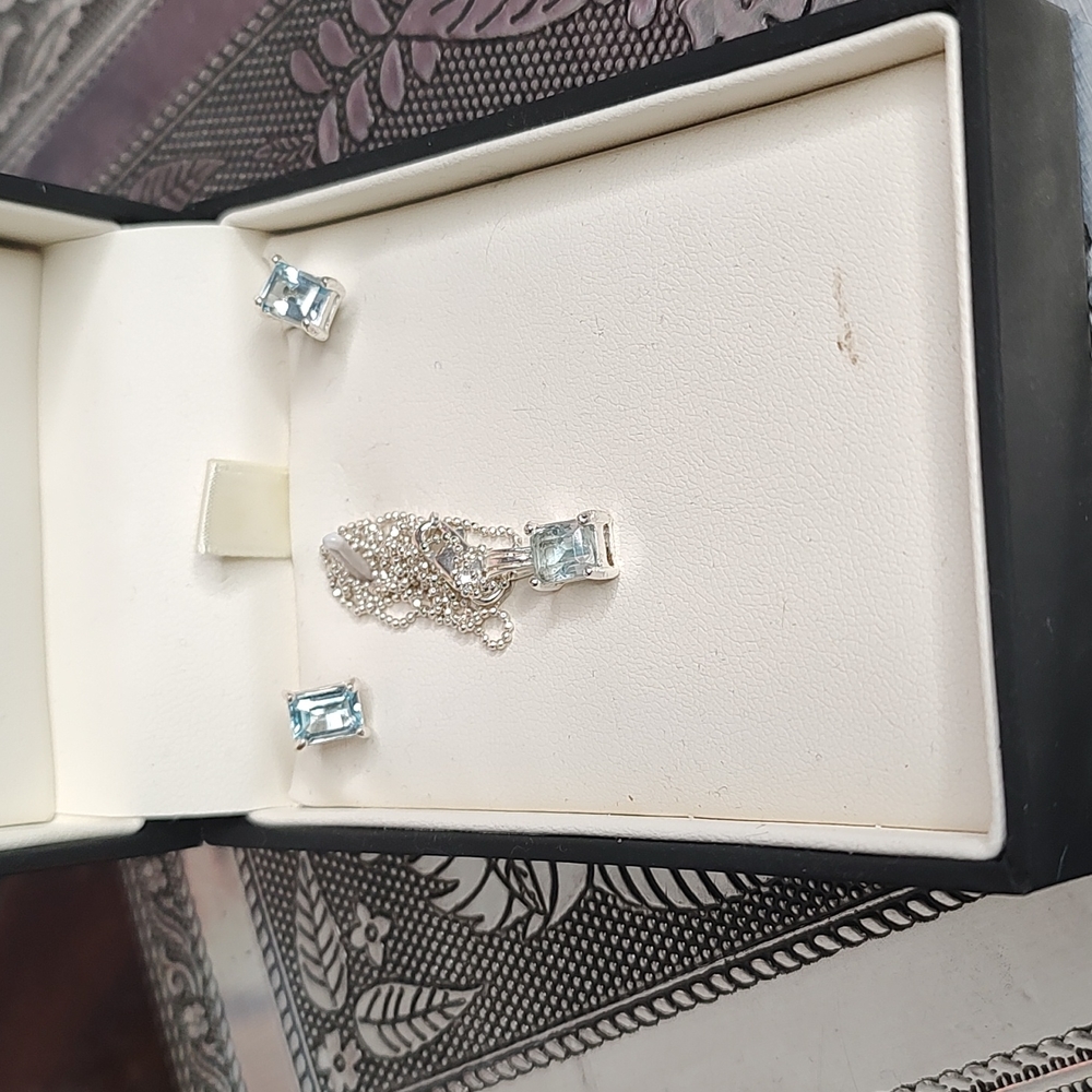 Necklace and Earring set